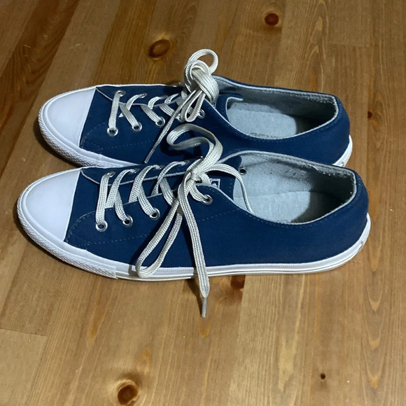 Converse Chuck Taylor All Star Canvas Size 7 - Picture 2 of 10